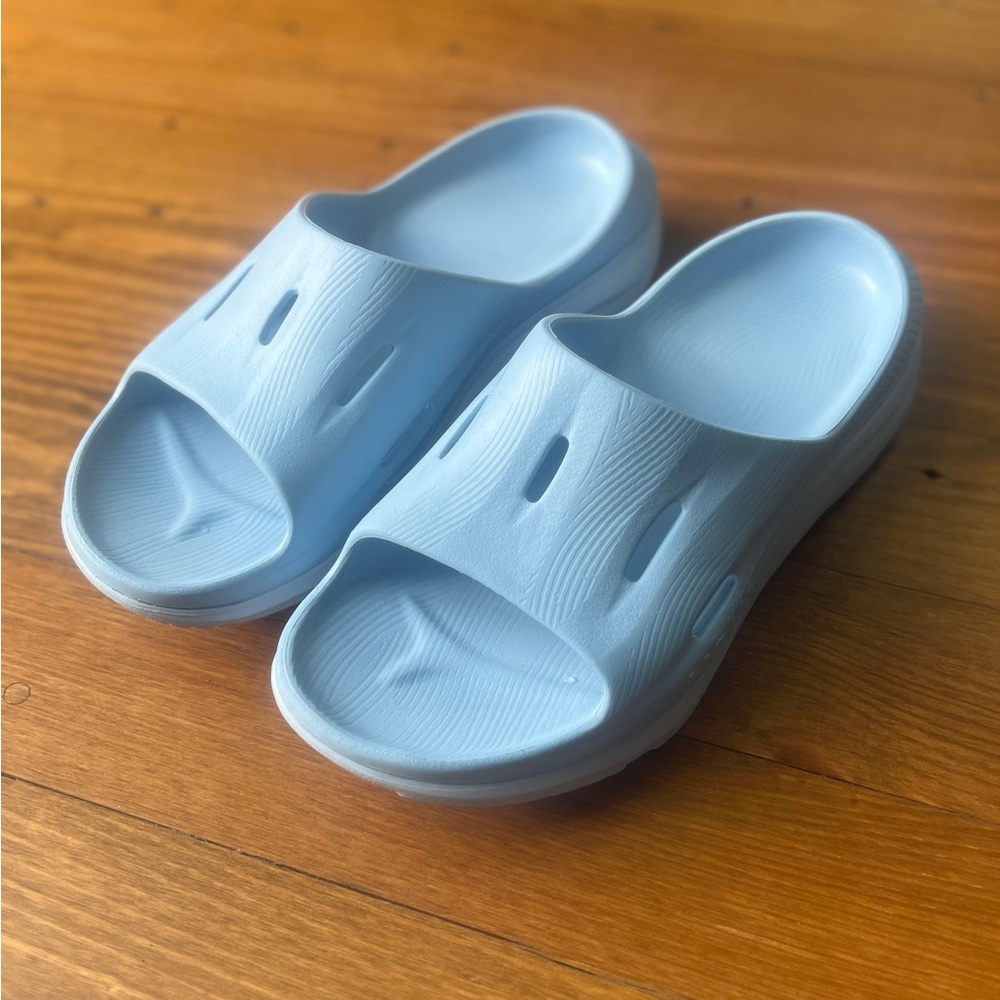 Hoka recovery slide. Womens 10/ Mens 8. Baby blue